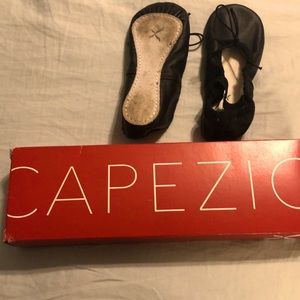Capezio Black ballet slippers 10N.  EUC